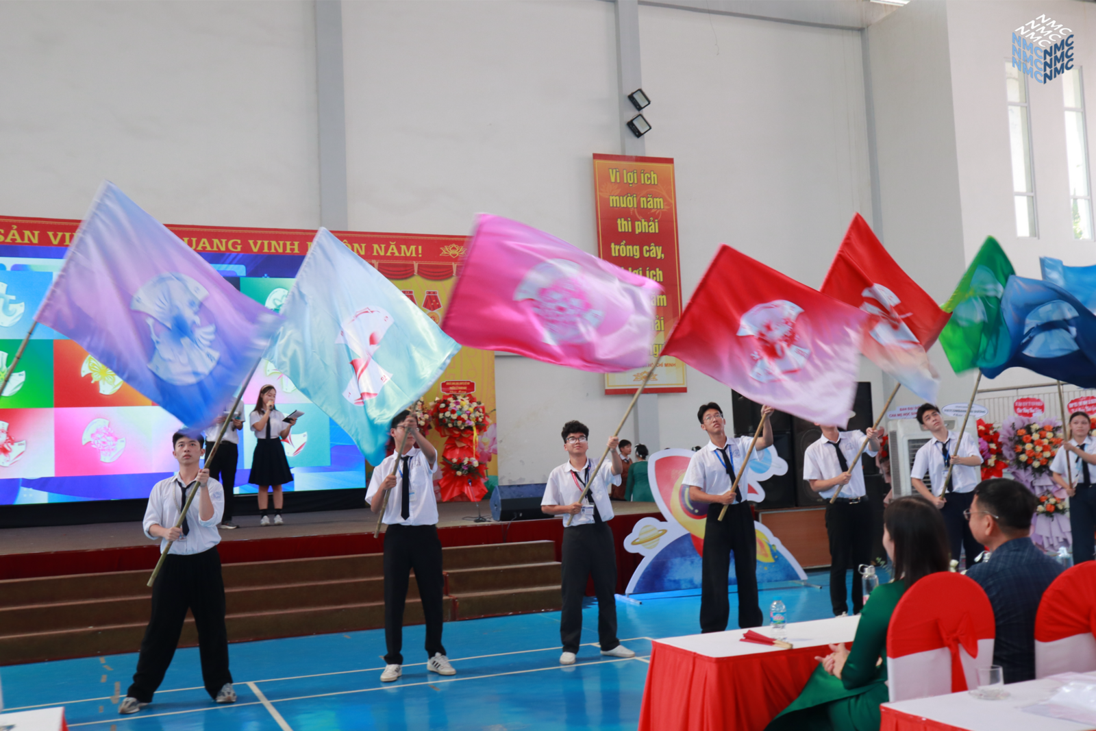 Sôi nổi chương trình văn nghệ chào tân học sinh trong ngày khai giảng năm học 2025 - 2026.